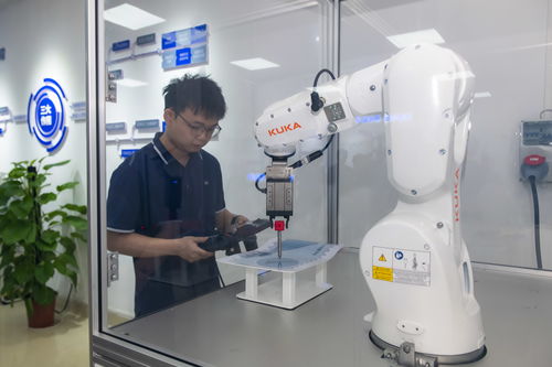 湖南中煙常德卷煙廠物流技能人才孵化基地建成啟用