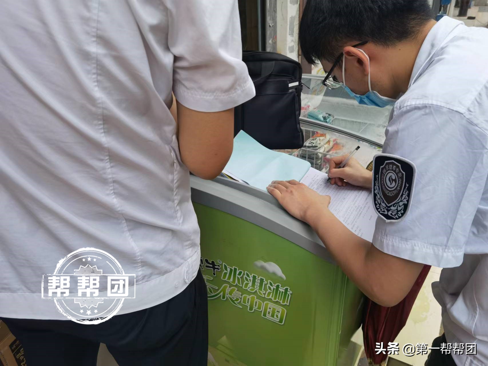 開在校園周邊的店主注意了!已有店家因售賣這些產(chǎn)品被立案調(diào)查_微頭條-今日頭條
